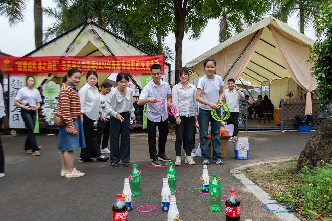 套圈現(xiàn)場。郭奎君 攝.jpg